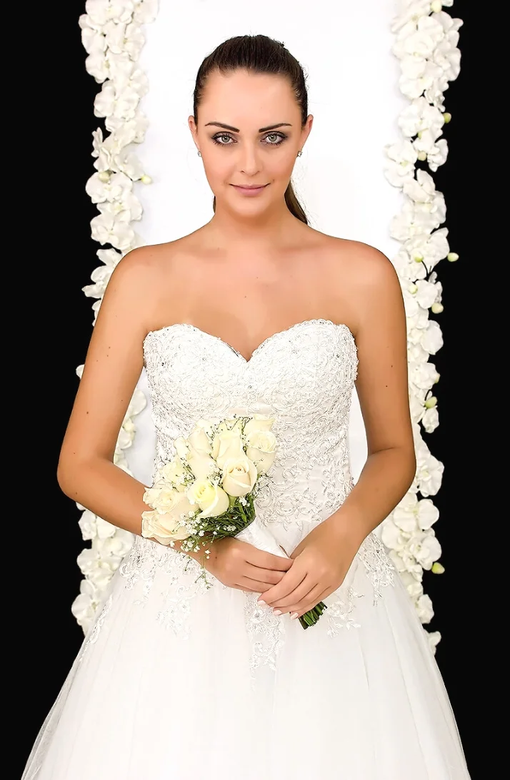 Cala es el vestido de novia que propone una mirada romántica y sofisticada