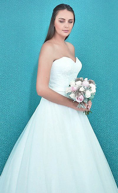 Vestido de Novia escote en forma de corazón con el talle en encaje