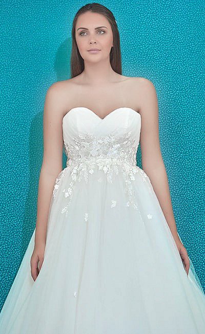 Diseño de vestido de novia en forma en A, con un escote en forma de corazón