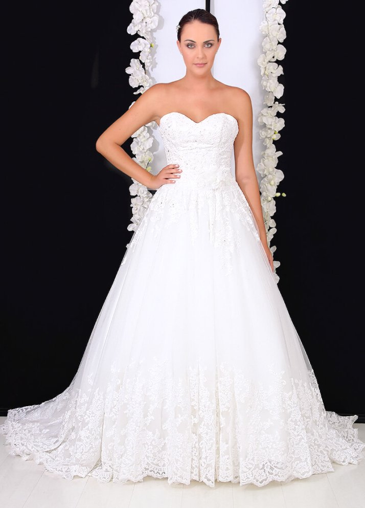 Este vestido de novia con carácter expresivo es perfecto para una novia con una individualidad igualmente expresiva.