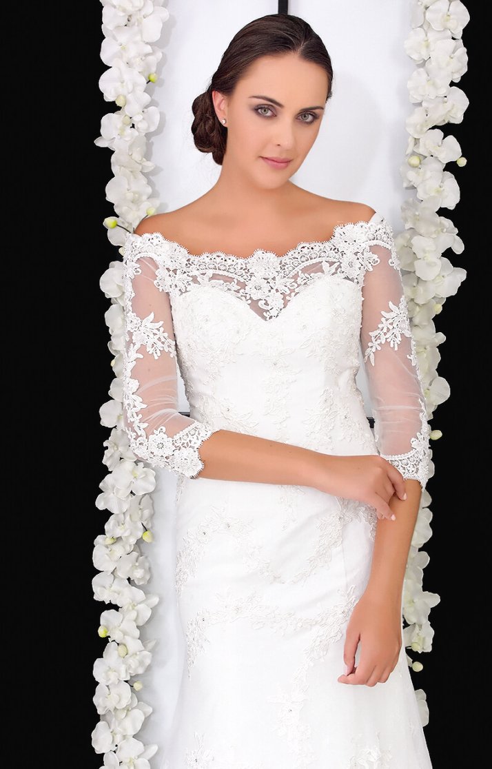 Vestido de Novia LILIAN - Elena Reynoso Este vestido de novia es perfecto para una boda que inspira la elegancia real.