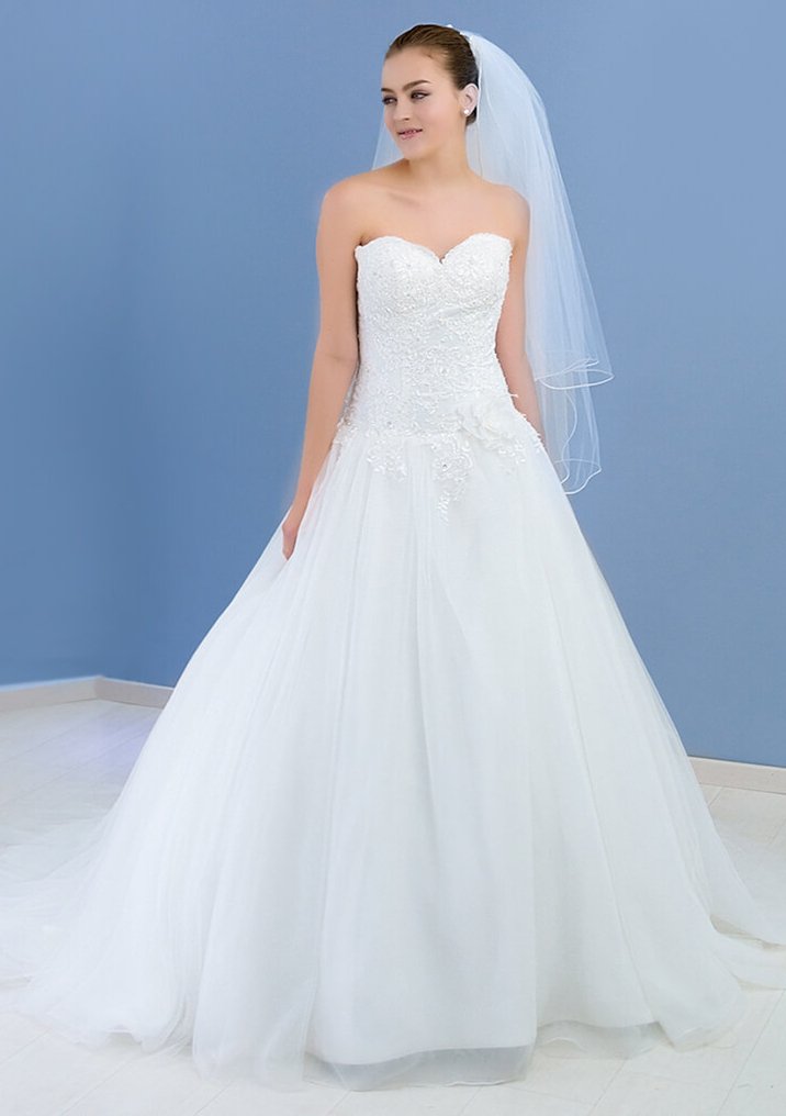 Vestido sensual de novia con escote en forma de corazón
