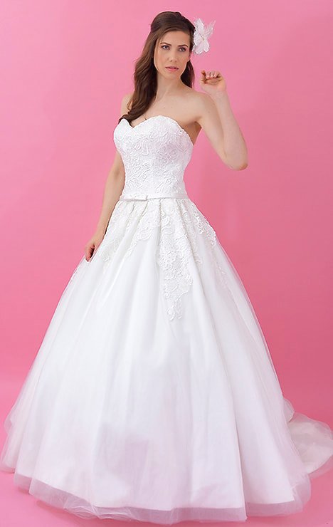 vestido de novia con escote en forma de corazón, falda en caída circular 