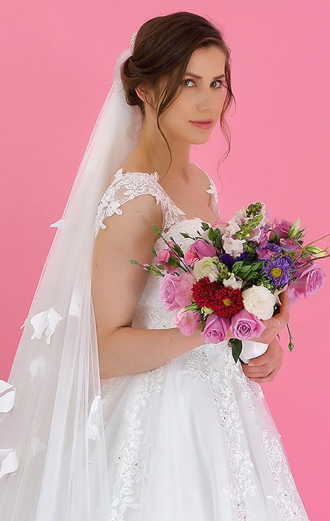 vestido de novia en organza de seda con bordado en cristal