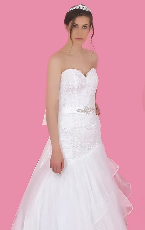 vestido de novia en corte sirena  en organza y bordado en cristal