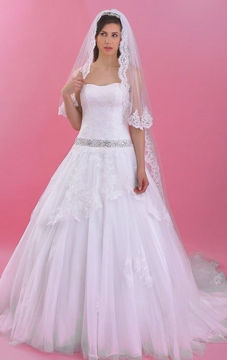 Diseño de vestido de novia con escote palabra de honor, con todo el talle y falda en chifon y tull de seda.