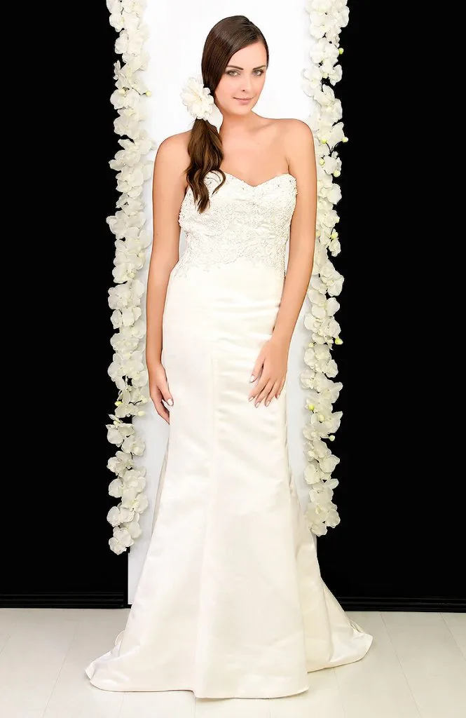 Vestido de novia Abby con escote en V y tul vaporoso – Elena Reynoso