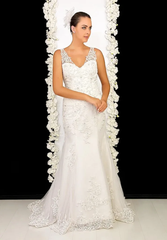 Vestido de novia Alessia con encaje floral y mangas abullonadas – Elena Reynoso