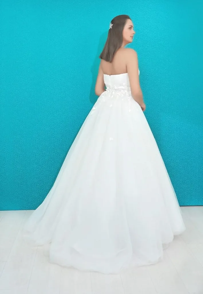 Vestido de novia romance Diseño etéreo y delicado con espalda abierta Elena Reynoso