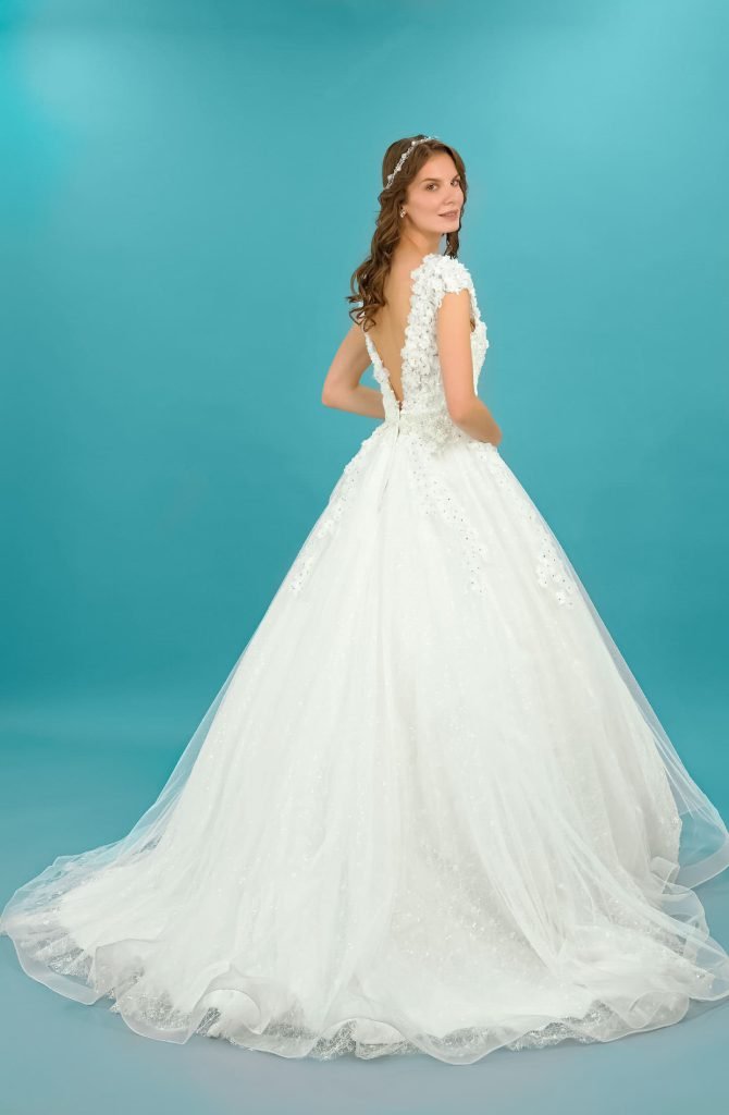 Diseño de novia elegante sin bordados – modelo Agatha de Elena Reynoso