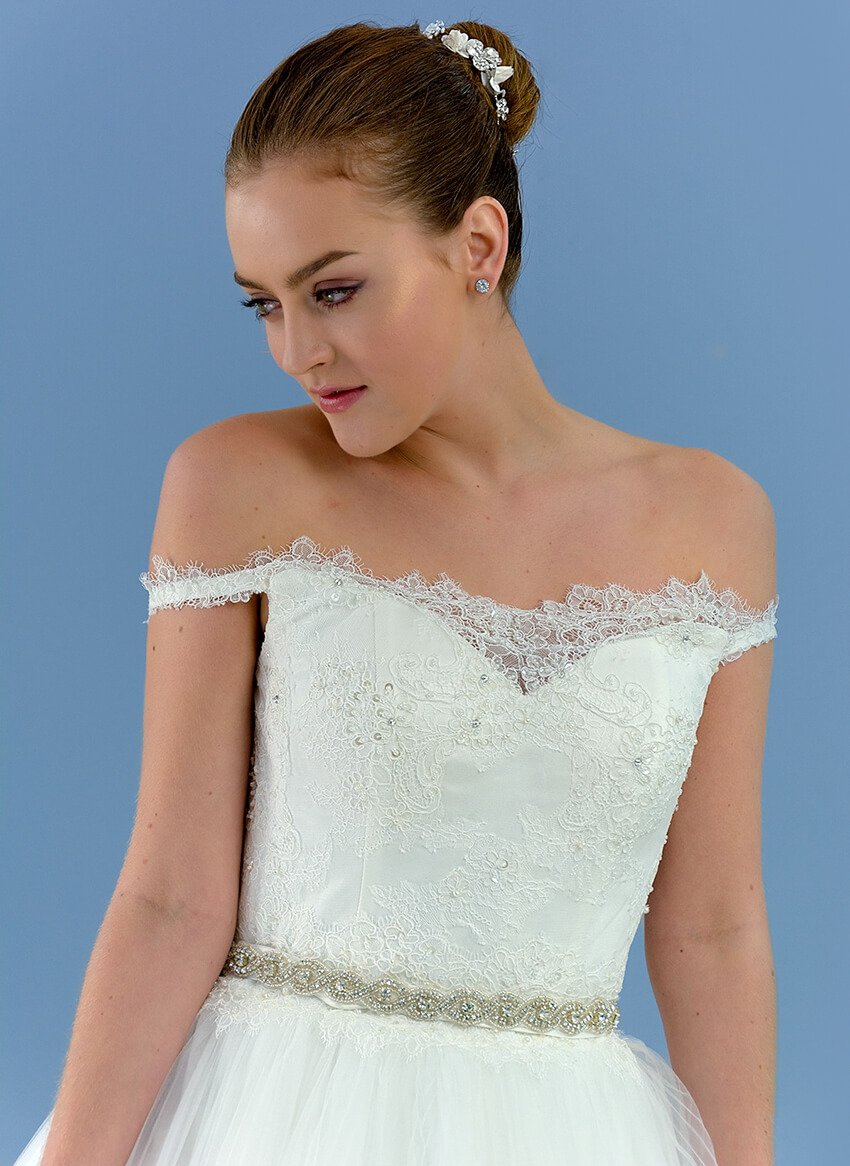 Vestido de novia Dalila, corte A con bordados delicados y caída etérea