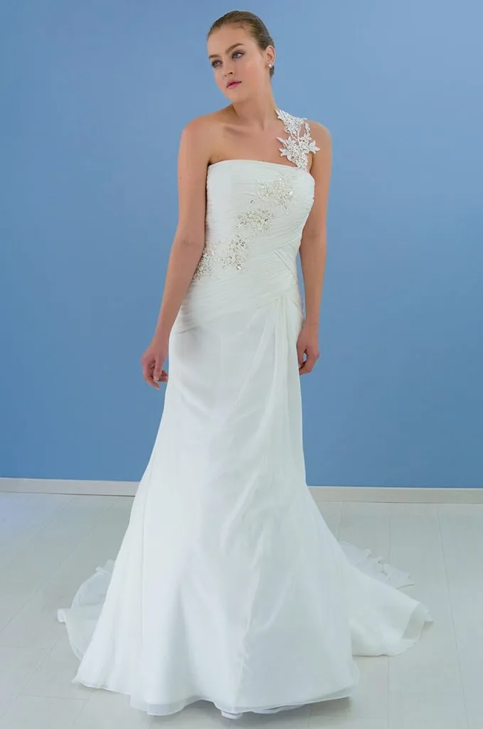 Vestido de novia Karen con escote corazón y tirantes románticos