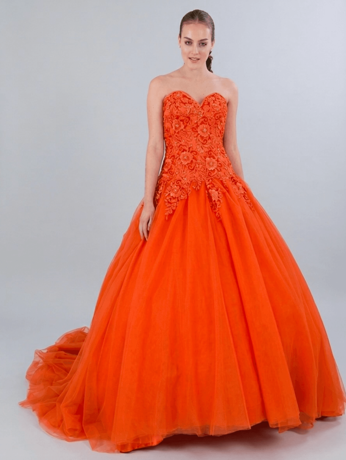 Vestido de 15 años color naranja Elena Reynoso