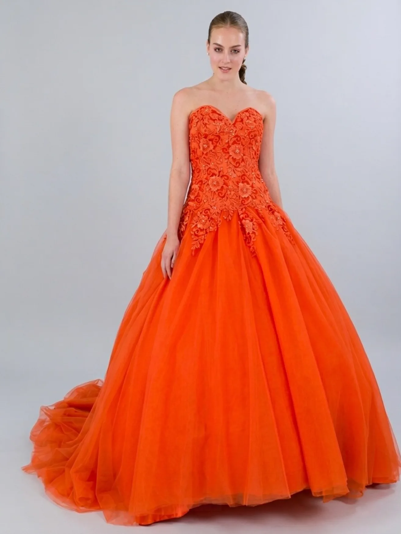 Vestido de 15 años color naranja Elena Reynoso